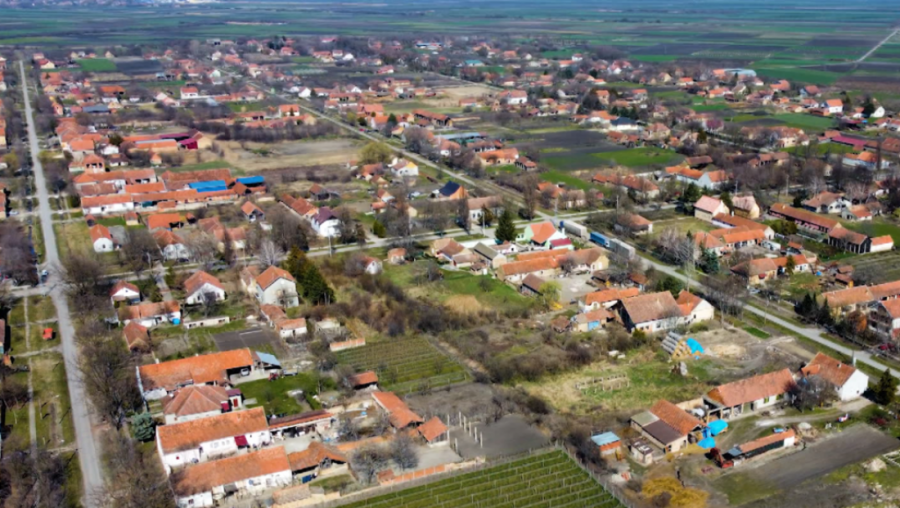 TRADICIJA I PRAZNIČNI DUH: Deda Mrazovo novogodišnje selo u Novoj Crnji