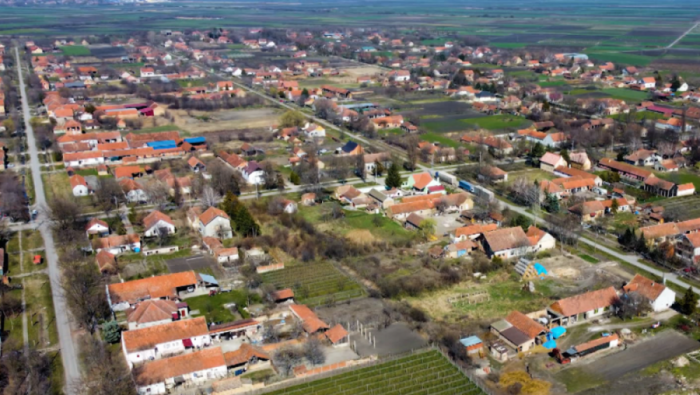 TRADICIJA I PRAZNIČNI DUH: Deda Mrazovo novogodišnje selo u Novoj Crnji