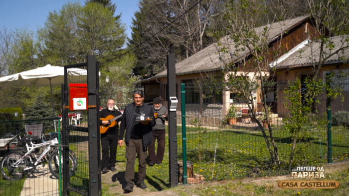 DOMAĆINSTVO "CASA CASTELLUM"