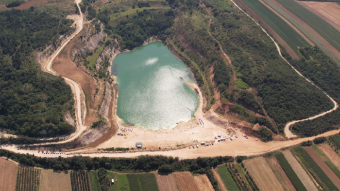 BEŠENOVAČKO JEZERO, gorsko oko Fruške gore