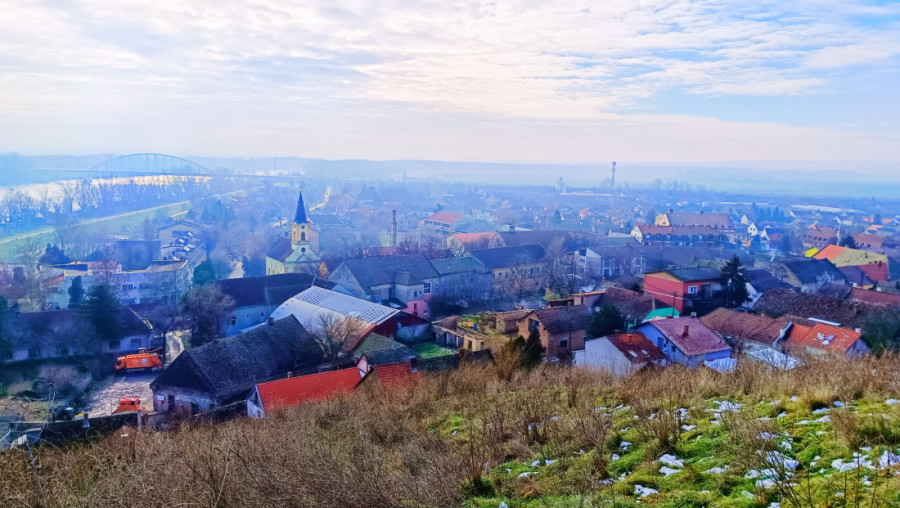 TITEL – VAROŠ SA MISTERIOZNIM VIDIKOVCEM sa kog se pruža neverovatan pogled