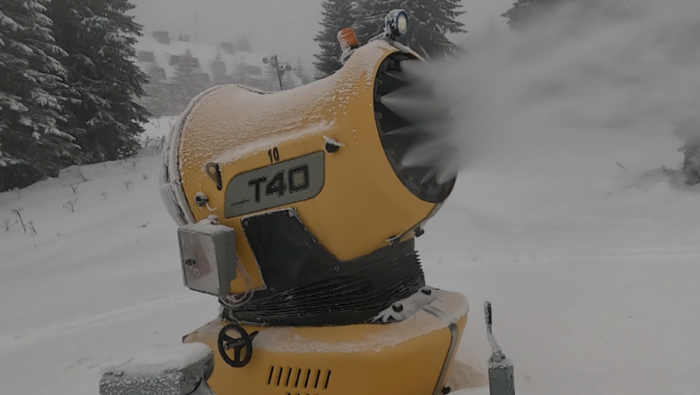 STARTOVALO VEŠTAČKO OSNEŽAVANJE NA KOPAONIKU: Pravi se podloga za Ski-opening