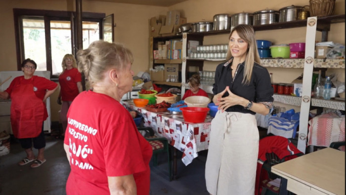 SRBIJA RADI, SRBIJA SE GRADI u epizodi: "Gazdinstvo Radić, proizvodnja ajvara, Velika Plana"