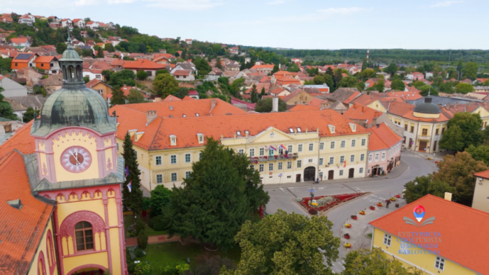 KROZ ISTORIJU I VINOGRADE - Kulturista u Sremskim Karlovcima, u petak od 13.30