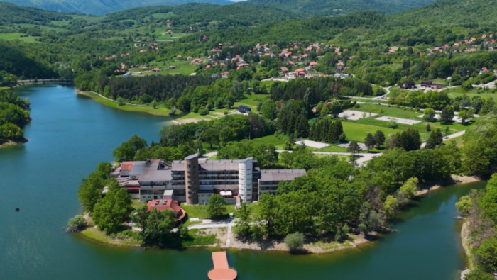 POČELO RENOVIRANJE HOTELA "JEZERO": Objekat će biti spreman za goste od proleća 2026. godine