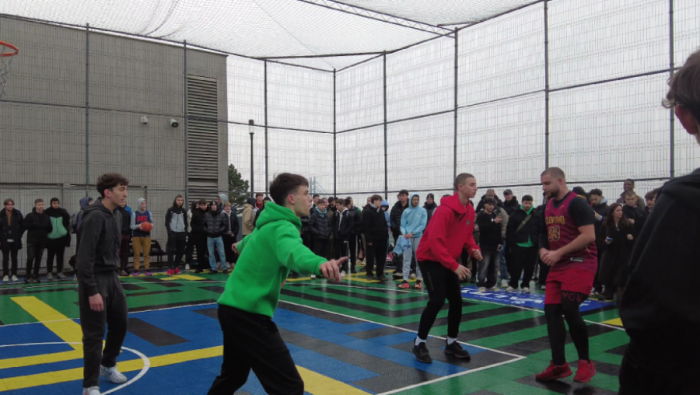 SVETSKI BASKETAŠI "PROFESOR" i MET KIJATIPIS OSVOJILI BEOGRAD: Spektakularni izazovi na krovu TC Galerija