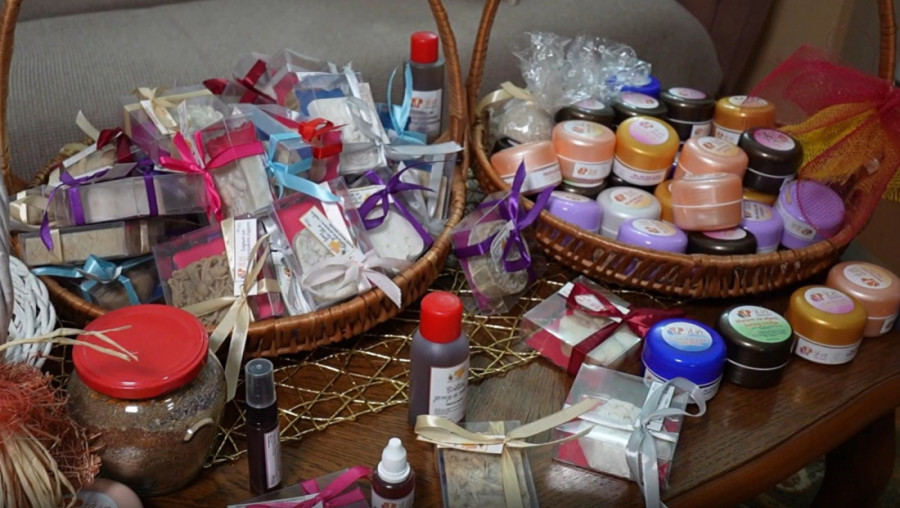 SRBIJA RADI, SRBIJA SE GRADI u epizodi "Prirodna kozmetika Iva, Jelena Miković, Sokobanja"