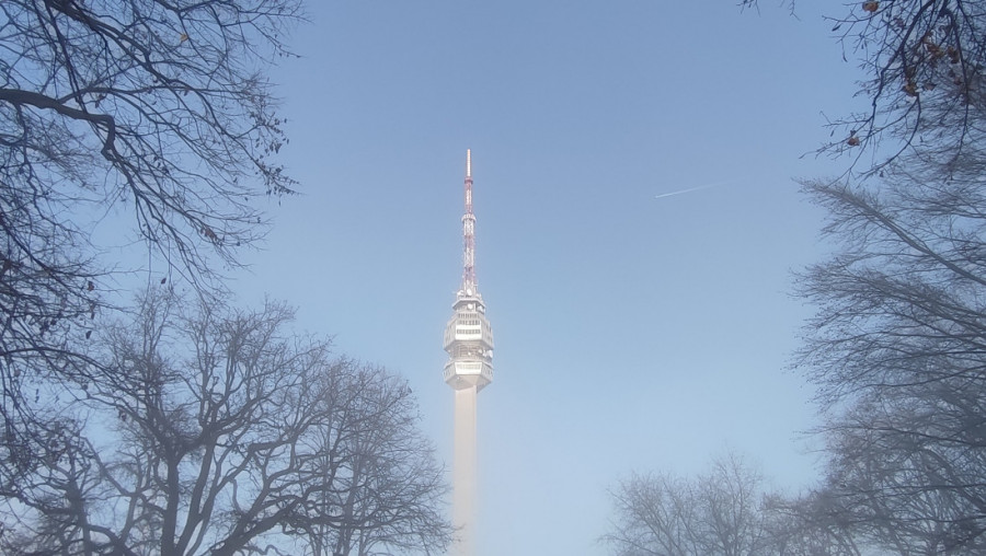 ZIMA NA AVALI: Duge šetnje, topli napici i radost na snegu