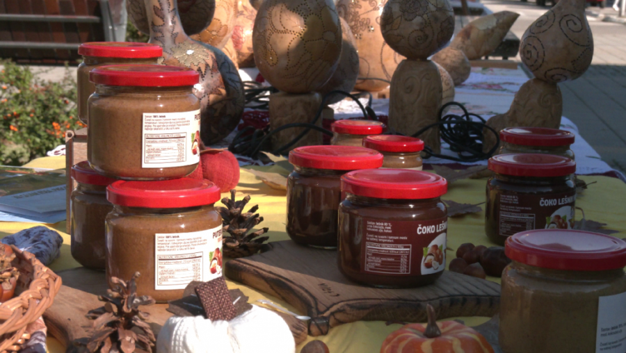 RUČNA PROIZVODNJA putera i krema od lešnika sve popularnija