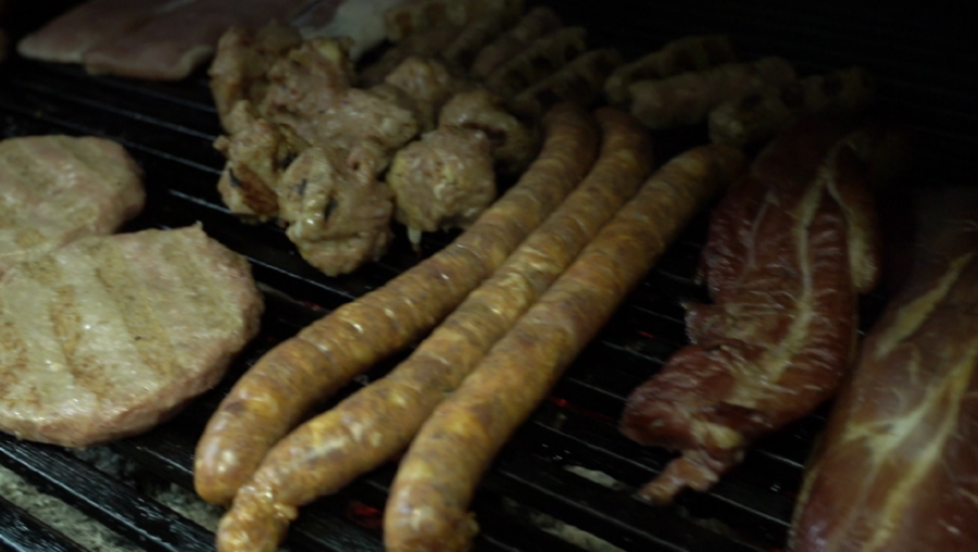 ROŠTILJ MAJSTOR: Zanimanje koje spaja tradiciju i umetnost kulinarstva u Srbiji