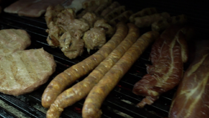 ROŠTILJ MAJSTOR: Zanimanje koje spaja tradiciju i umetnost kulinarstva u Srbiji