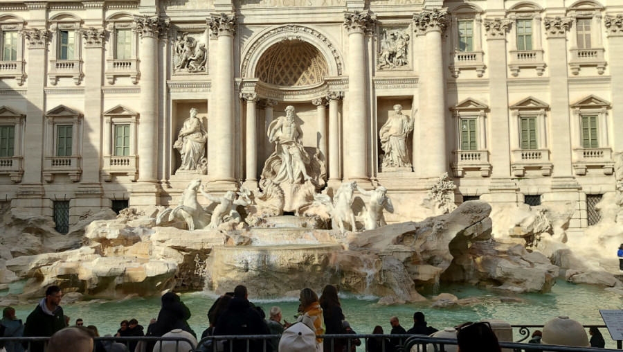 ŽELITE DA SE SLIKATE PORED FONTANE DI TREVI? Od februara počinje naplata prilaska ovoj rimskoj atrakciji
