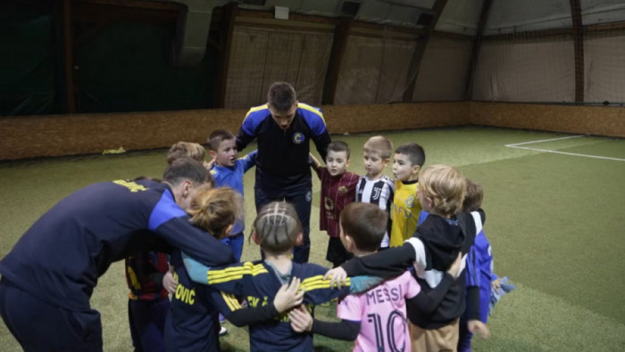 "SRBIJA RADI, SRBIJA SE GRADI" u epizodi "Škola fudbala Čabrinović, Novi Beograd"