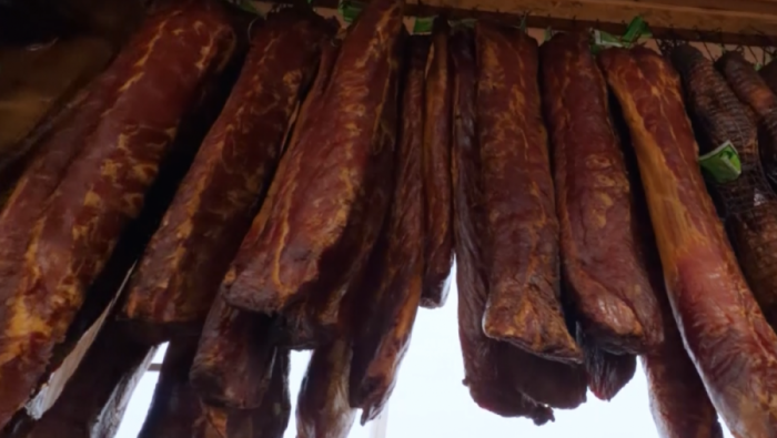 KULTURISTA U MAČKATU - Zavirite u carstvo pršute