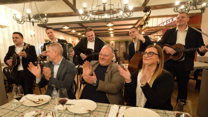 VILA MAJUR I ERGELA KELEBIJA u novoj epizodi serijala "Lepše od Pariza"