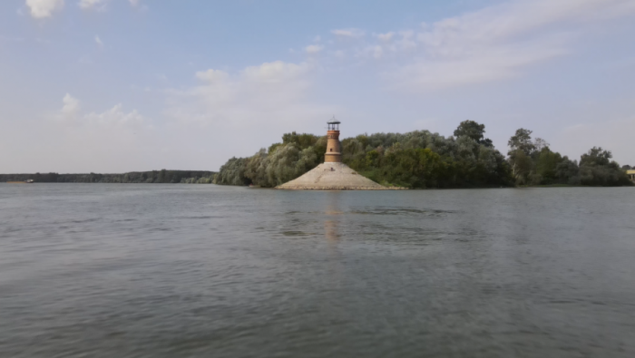 POGLED NA PANČEVO  SA REKE: Počinje nova sezona vožnji gradskim katamaranom „Panuka“